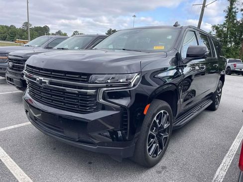 Used 2022 Chevrolet Suburban RST w/ Luxury Package RWD image 9