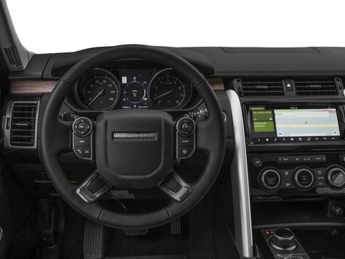 Used 2017 Land Rover Discovery HSE AWD/4WD image 7