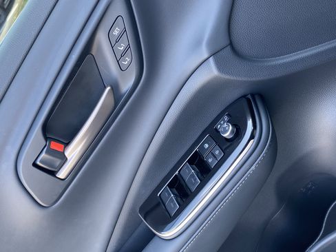 Certified 2025 Toyota Crown Signia image 10