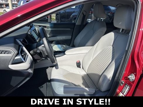 Used 2018 Toyota Camry SE image 14