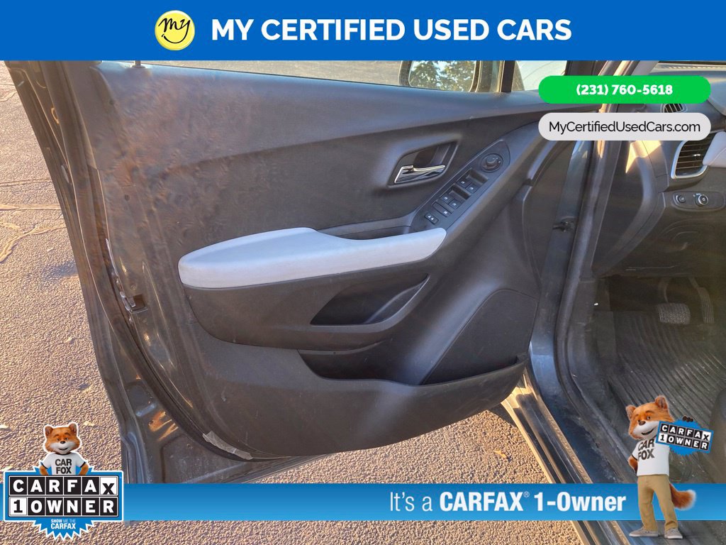 Used 2021 Chevrolet Trax LT w/ Premium Seat Package AWD/4WD image 11