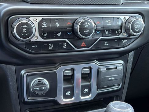 Used 2022 Jeep Wrangler Sport AWD/4WD image 27