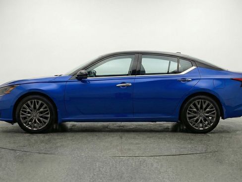 Used 2025 Nissan Altima 2.5 SV image 5