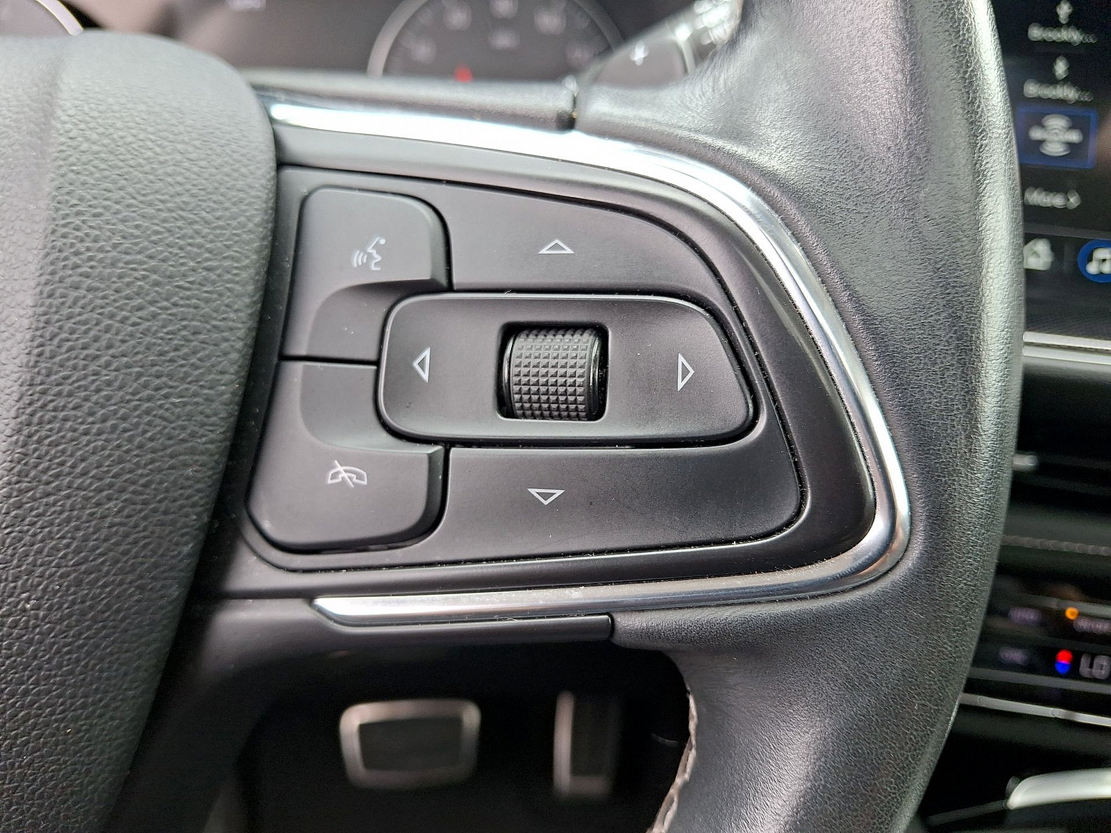 Used 2023 Buick Envision Essence w/ Sport Touring Package AWD/4WD image 18