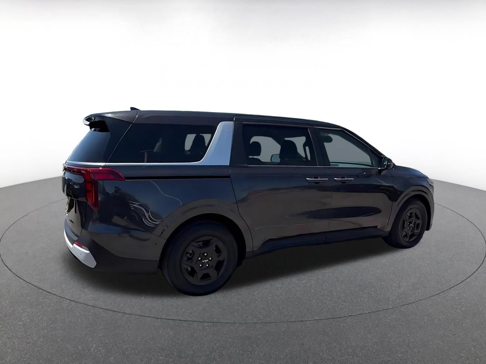 Used 2026 Kia Carnival FWD image 13