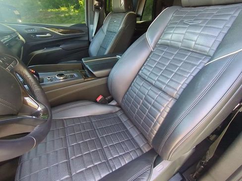 Used 2024 Cadillac Escalade Sport Platinum w/ LPO, ONYX Package AWD/4WD image 27