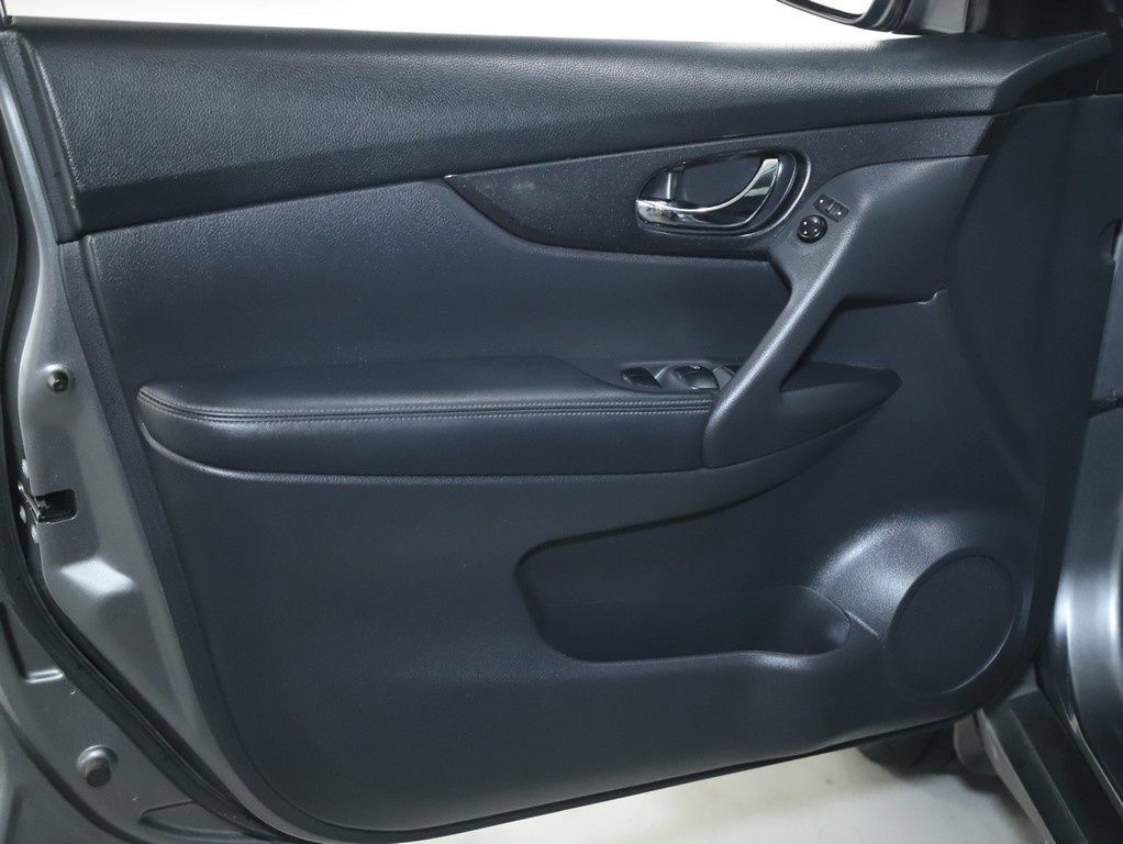 Used 2020 Nissan Rogue SV AWD/4WD image 16