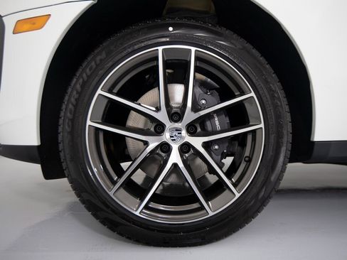 New 2026 Porsche Macan image 13