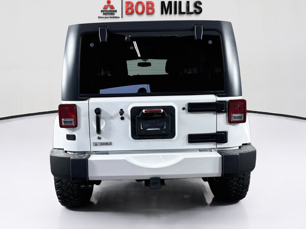 Used 2016 Jeep Wrangler Unlimited Sahara AWD/4WD image 6