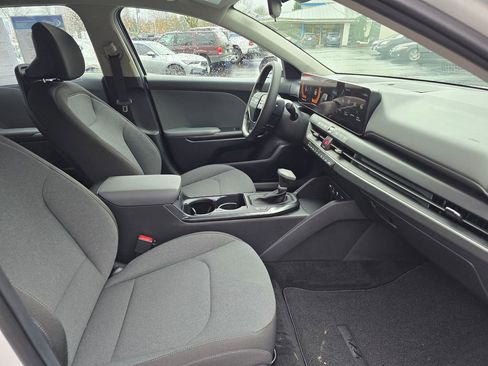 Used 2025 Kia K4 LXS image 5