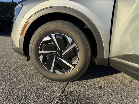 New 2025 Kia Sportage LX image 23