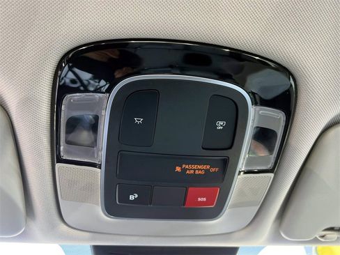 Certified 2025 Hyundai Tucson SE image 32