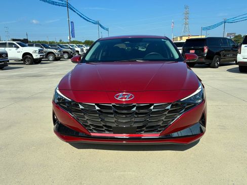 Used 2023 Hyundai Elantra Limited FWD image 3