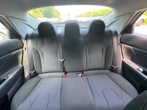 Used 2026 Hyundai Elantra SE FWD image 26
