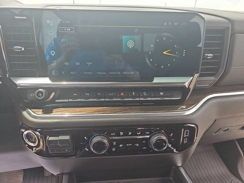 Used 2022 Chevrolet Silverado 1500 RST AWD/4WD image 19
