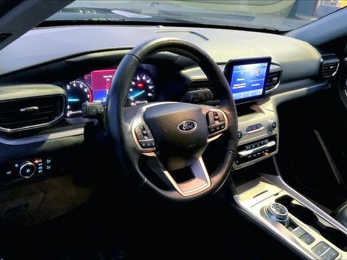 Used 2023 Ford Explorer XLT w/ Equipment Group 202A image 17