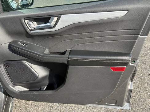 Certified 2023 Ford Escape Platinum w/ Premium Technology Package image 16