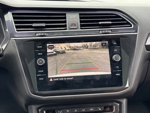 Used 2018 Volkswagen Tiguan SEL Premium w/ R-Line Package image 11