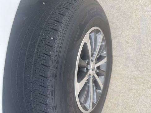 Used 2020 Ford Expedition XLT image 14