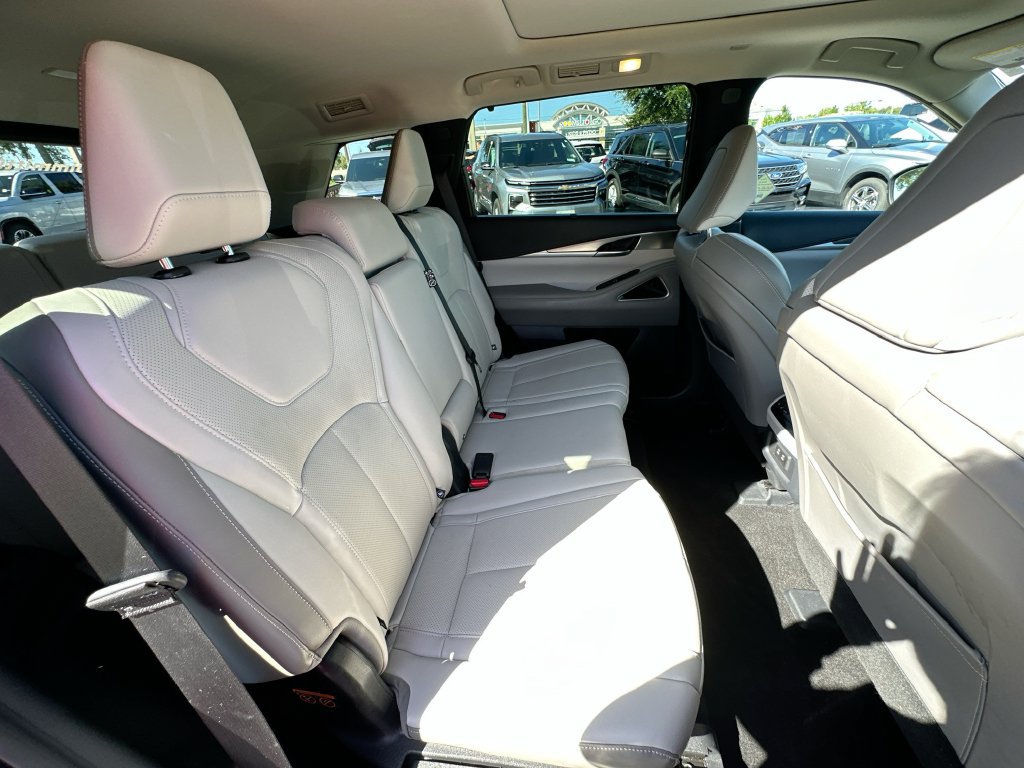 Used 2026 INFINITI QX60 Luxe FWD image 28