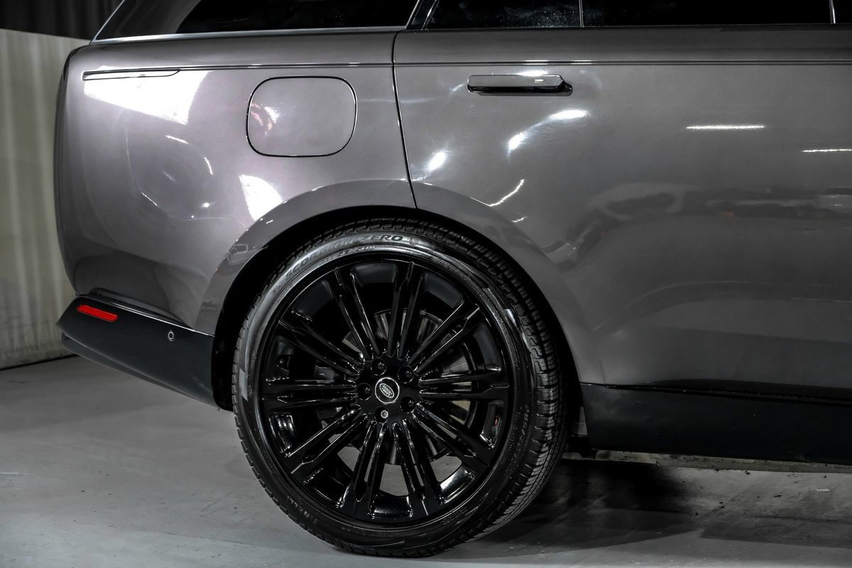 Used 2024 Land Rover Range Rover SE AWD/4WD image 6