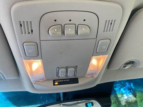 Used 2011 Buick Lucerne Super FWD image 16