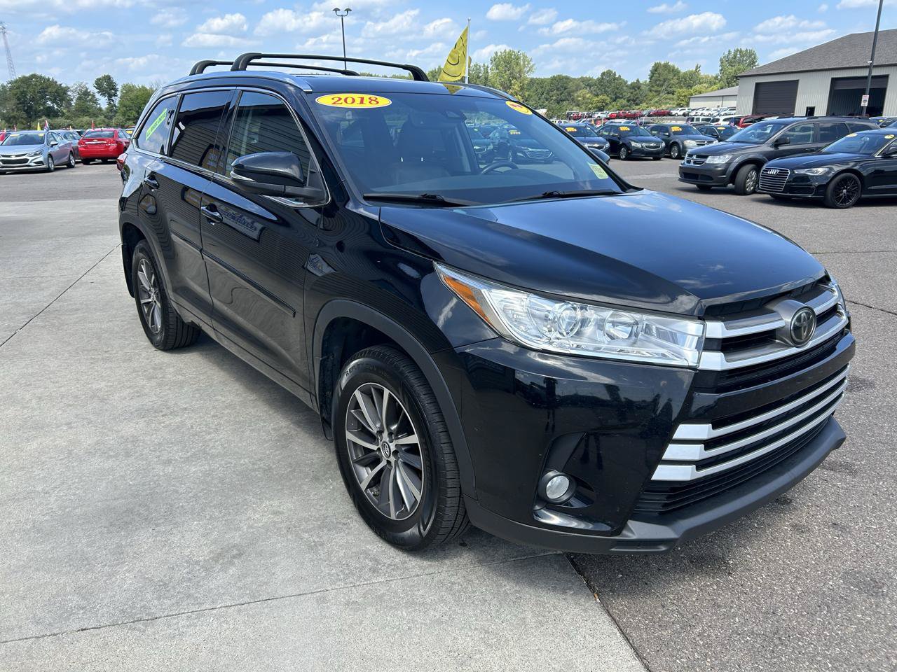 Used 2018 Toyota Highlander XLE w/ Protection Package #3 AWD/4WD image 3
