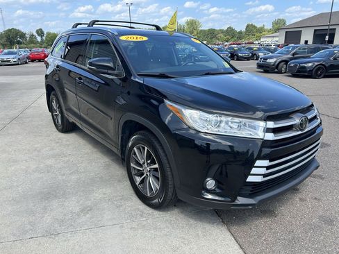 Used 2018 Toyota Highlander XLE w/ Protection Package #3 AWD/4WD image 3