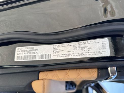 New 2025 Jeep Grand Cherokee Summit w/ Luxury Tech Group V image 17