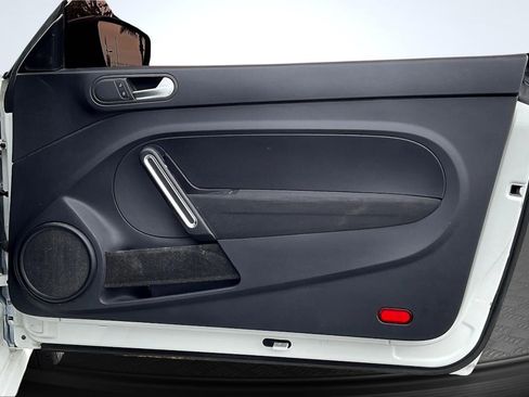 Used 2018 Volkswagen Beetle S image 21