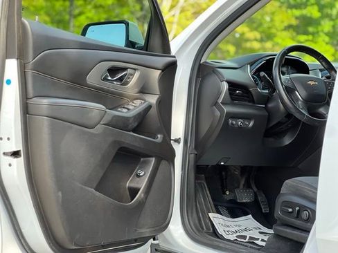 Used 2018 Chevrolet Traverse LT FWD image 9