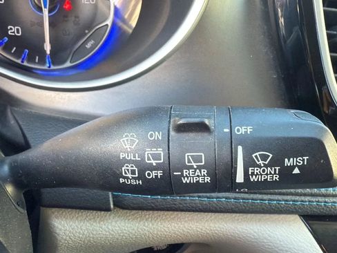 Used 2021 Chrysler Pacifica Touring-L image 13