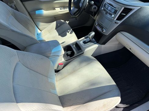 Used 2010 Subaru Legacy 2.5i Premium image 10