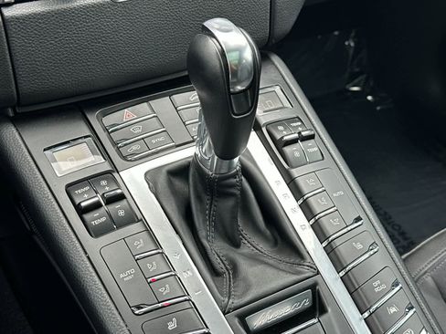 Certified 2018 Porsche Macan Sport Edition AWD/4WD image 25
