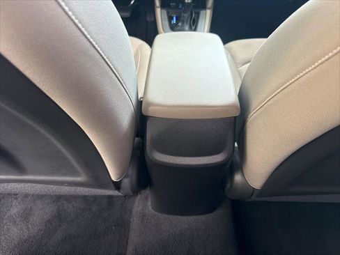 Used 2020 Hyundai Elantra SE FWD image 22