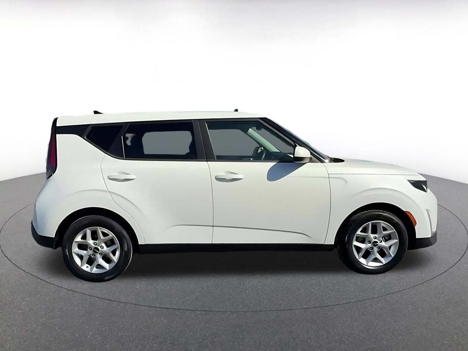 Used 2025 Kia Soul LX w/ LX Technology Package FWD image 15