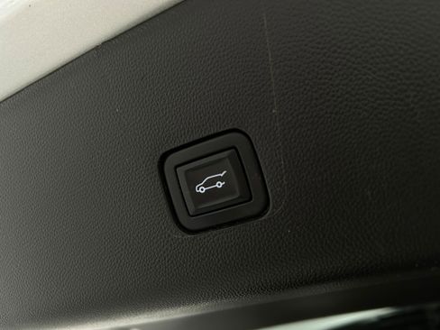 Used 2022 Chevrolet Traverse Premier w/ Redline Edition image 37