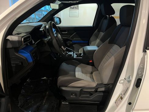 Used 2025 Toyota Tacoma TRD Off-Road image 27