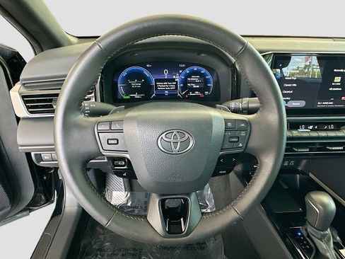Used 2025 Toyota Camry XSE FWD image 11