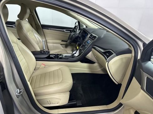 Used 2015 Ford Fusion SE w/ Equipment Group 202A image 28