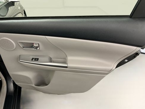 Used 2017 Toyota Prius V Five w/ Advanced Technology Package image 32