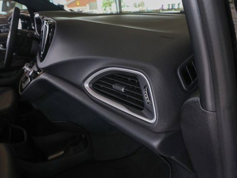 Used 2026 Chrysler Pacifica Select FWD image 37