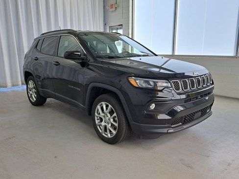 Used 2023 Jeep Compass Latitude AWD/4WD image 4