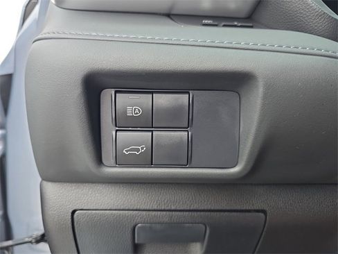 Used 2021 Toyota Highlander XLE image 24