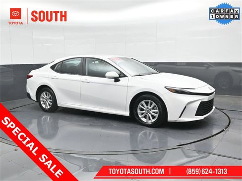 Used 2025 Toyota Camry LE image 1