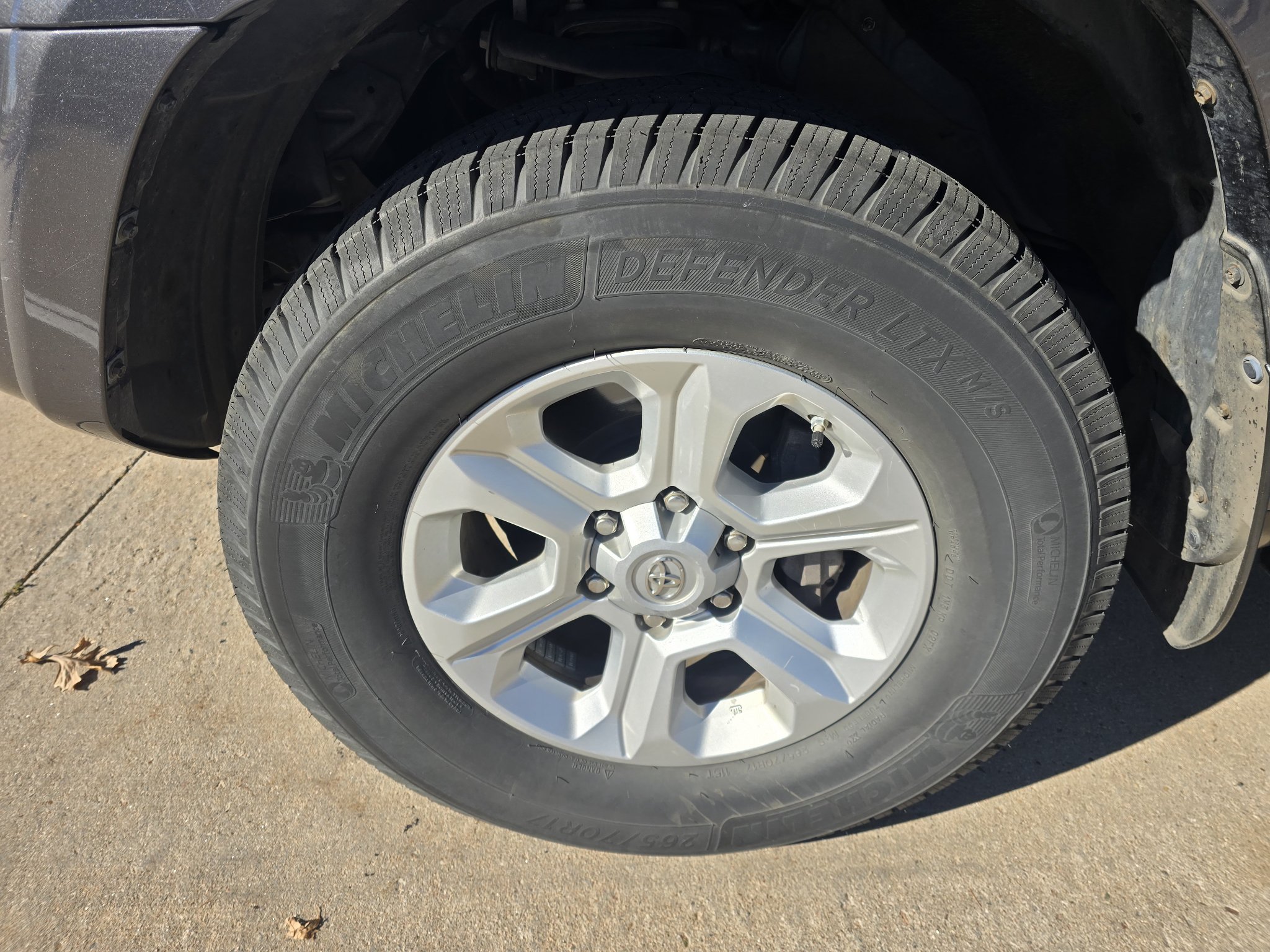 Used 2016 Toyota 4Runner SR5 AWD/4WD image 9