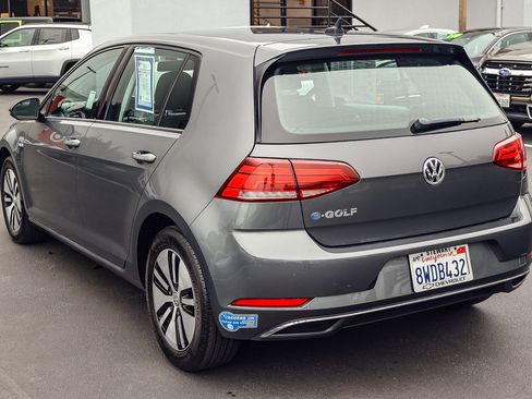 Used 2017 Volkswagen e-Golf SE w/ DC Fast Charging Package image 22