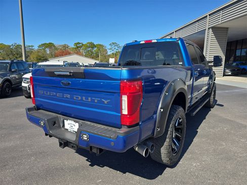 Used 2022 Ford F250 Lariat w/ Black Appearance Package image 4