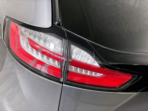 Used 2024 Ford Edge SEL w/ Convenience Package image 28