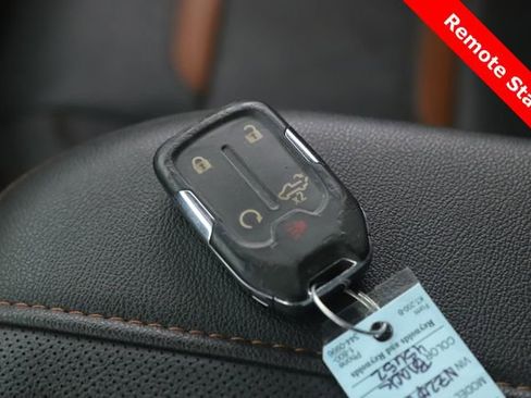 Used 2022 GMC Sierra 1500 AT4 w/ AT4 Premium Package AWD/4WD image 3